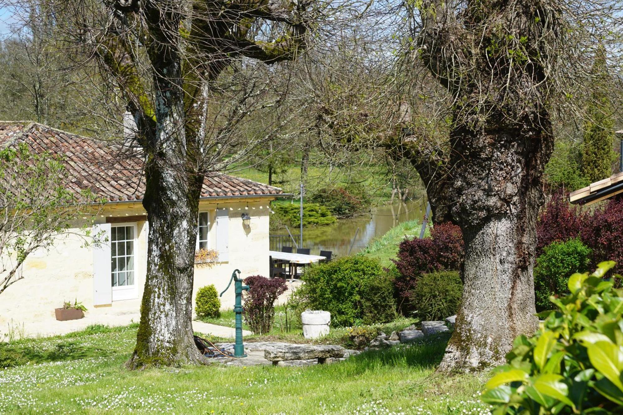 Moulin Notre Dame Ξενοδοχείο Saint-Genès-de-Castillon Εξωτερικό φωτογραφία